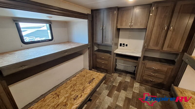 2021 East to West SILVERLAKE 31K3S - Photo 12 - Liberty, TX 77575