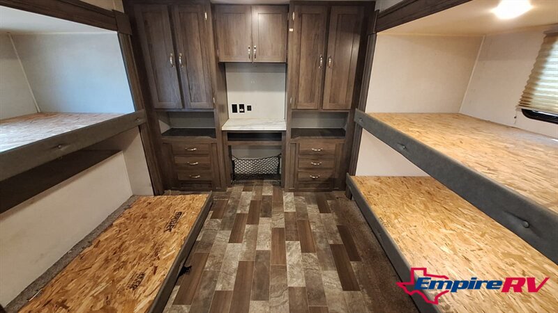 2021 East to West SILVERLAKE 31K3S - Photo 13 - Liberty, TX 77575