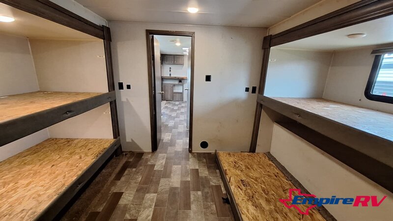 2021 East to West SILVERLAKE 31K3S - Photo 16 - Liberty, TX 77575