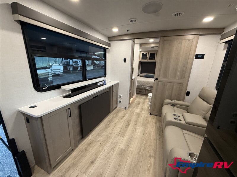 2026 Forest River Flagstaff Super Lite 30FKT - Photo 9 - Liberty, TX 77575