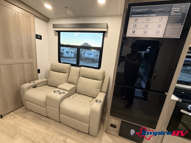 2026 Forest River Flagstaff Super Lite 30FKT - Photo 10 - Liberty, TX 77575