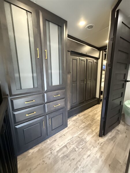 2022 DRV Mobile Suite 40KSSB4   - Photo 11 - Liberty, TX 77575