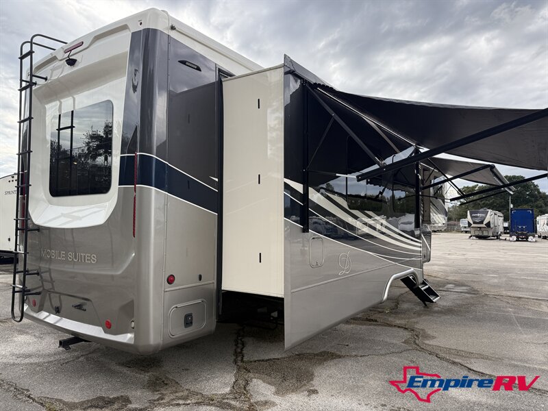 2022 DRV Mobile Suite 40KSSB4   - Photo 4 - Liberty, TX 77575