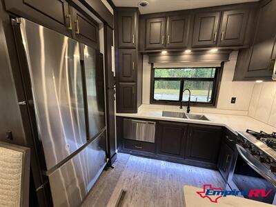 2022 DRV Mobile Suite 40KSSB4   - Photo 8 - Liberty, TX 77575