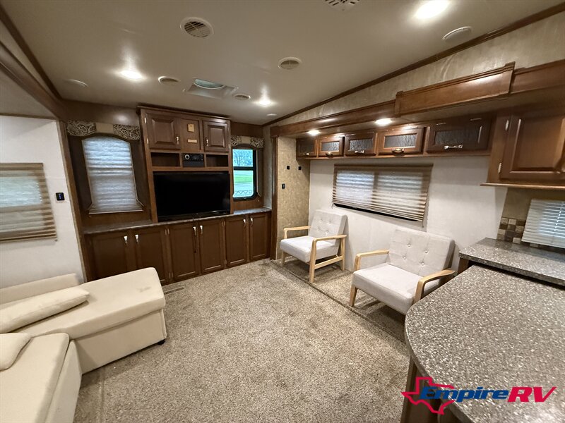 2015 K-Z DURANGO 336RET - Photo 6 - Liberty, TX 77575