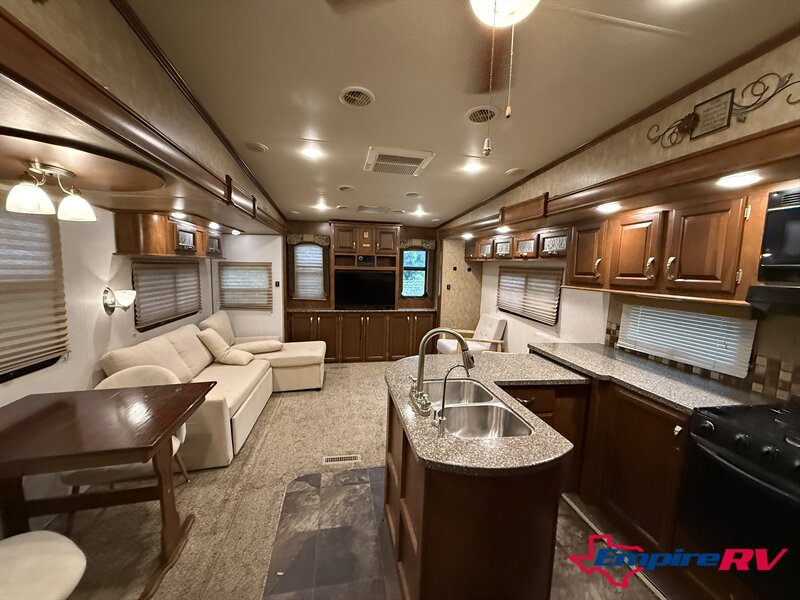 2015 K-Z DURANGO 336RET - Photo 7 - Liberty, TX 77575