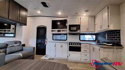 2025 Keystone Cougar   - Photo 7 - Liberty, TX 77575