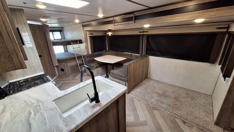 2021 Forest River Wildwood Heritage glen - Photo 7 - Liberty, TX 77575