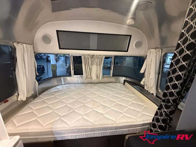 2020 Airstream Caravel 22FB   - Photo 10 - Liberty, TX 77575