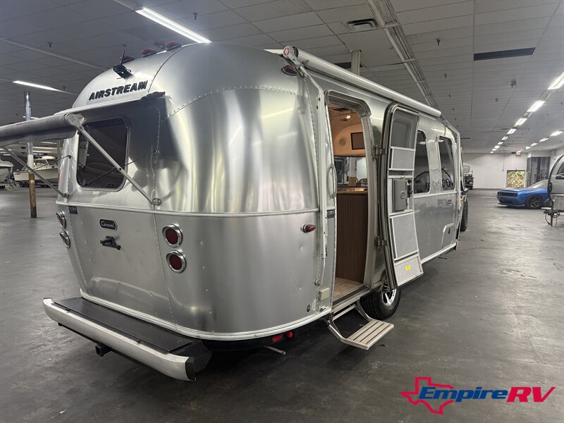 2020 Airstream Caravel 22FB   - Photo 4 - Liberty, TX 77575