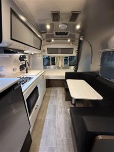 2020 Airstream Caravel 22FB   - Photo 9 - Liberty, TX 77575
