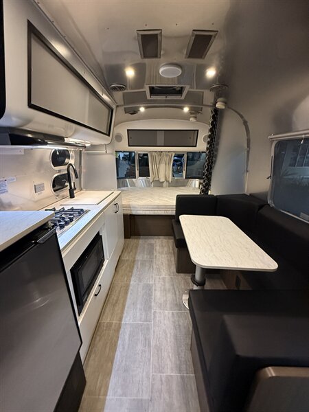 2020 Airstream Caravel 22FB   - Photo 9 - Liberty, TX 77575