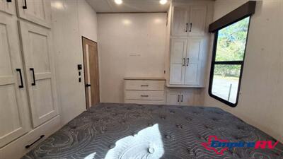 2023 Heartland MILESTONE 370FLMB   - Photo 9 - Liberty, TX 77575