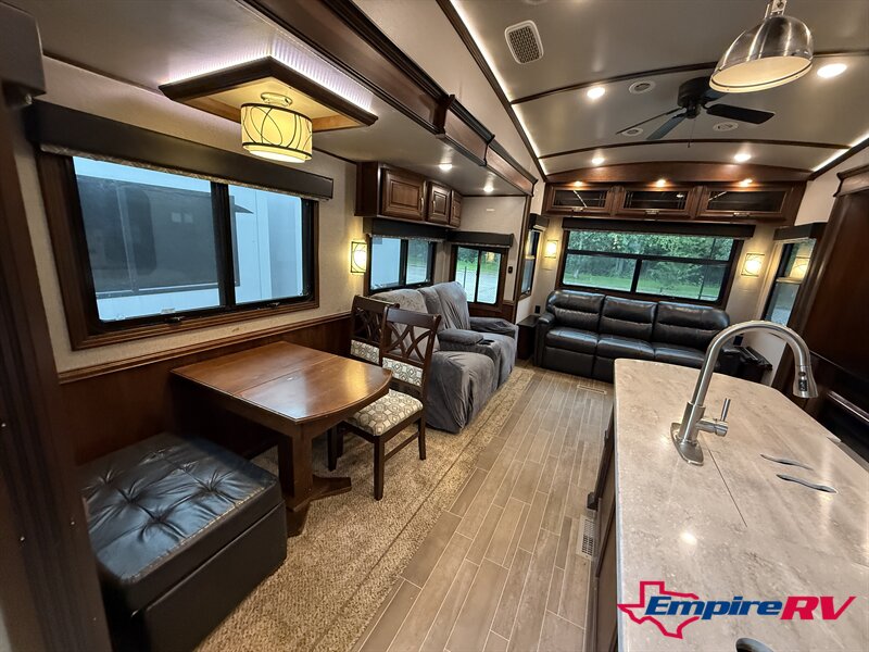 2019 Jayco pinnacle 36FBTS - Photo 7 - Liberty, TX 77575