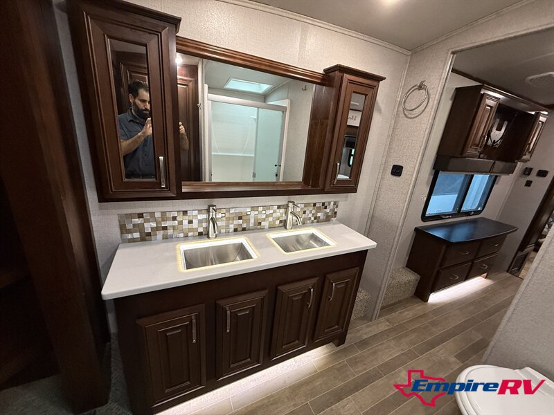 2019 Jayco pinnacle 36FBTS - Photo 17 - Liberty, TX 77575