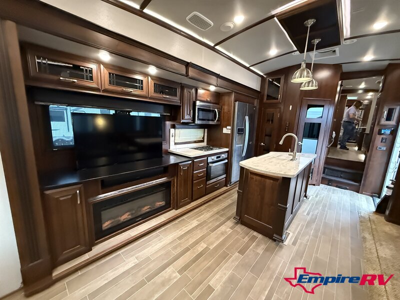 2019 Jayco pinnacle 36FBTS - Photo 9 - Liberty, TX 77575