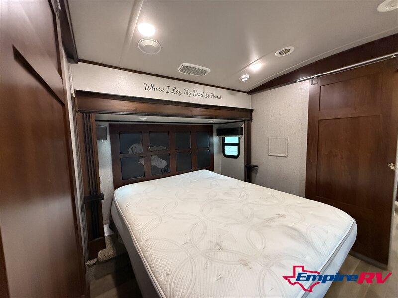 2019 Jayco pinnacle 36FBTS - Photo 13 - Liberty, TX 77575
