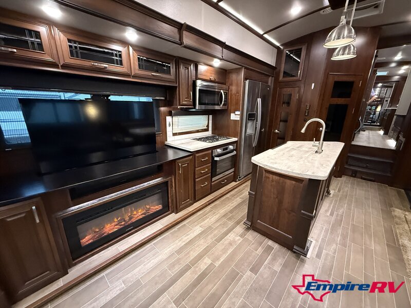 2019 Jayco pinnacle 36FBTS - Photo 11 - Liberty, TX 77575