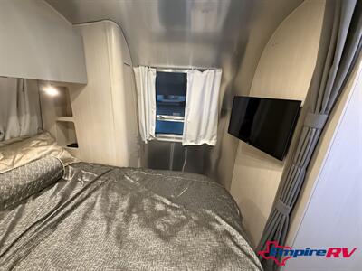 2021 Airstream Flying Cloud 30RB   - Photo 10 - Liberty, TX 77575