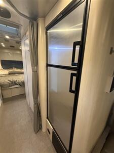 2021 Airstream Flying Cloud 30RB   - Photo 8 - Liberty, TX 77575