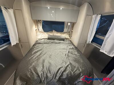 2021 Airstream Flying Cloud 30RB   - Photo 9 - Liberty, TX 77575