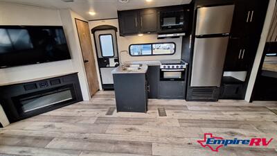 2022 Keystone 295BH SPRINGDALE - Photo 4 - Liberty, TX 77575