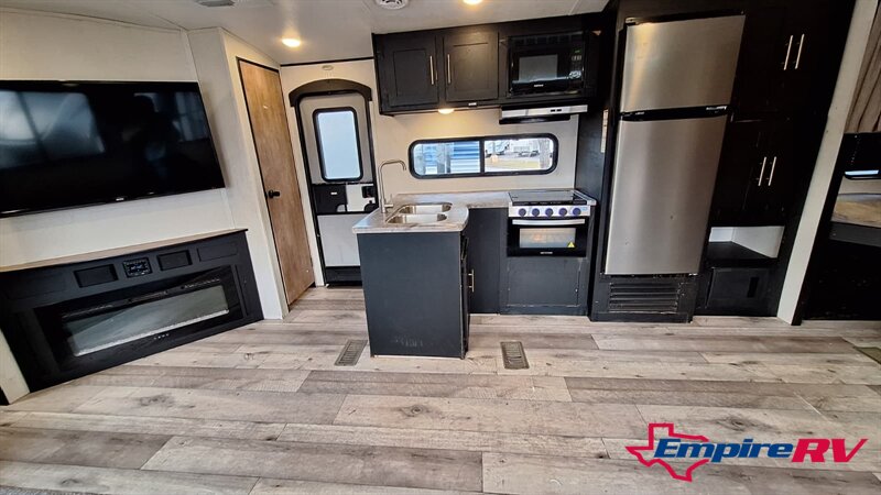 2022 Keystone 295BH SPRINGDALE - Photo 4 - Liberty, TX 77575