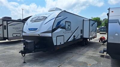 2023 Forest River Cherokee Artic Wolf 26RL-L   - Photo 2 - Oxnard, CA 93030