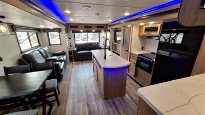 2023 Forest River Cherokee Artic Wolf 26RL-L   - Photo 9 - Oxnard, CA 93030