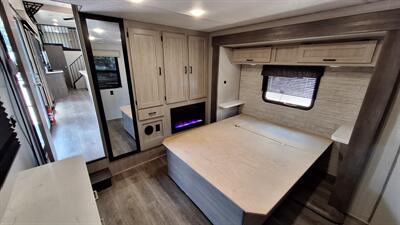 2025 Coachmen Catalina 42CONDO - Photo 21 - Oxnard, CA 93030