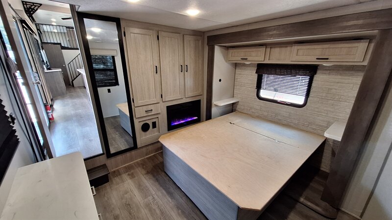 2025 Coachmen Catalina 42CONDO - Photo 21 - Oxnard, CA 93030