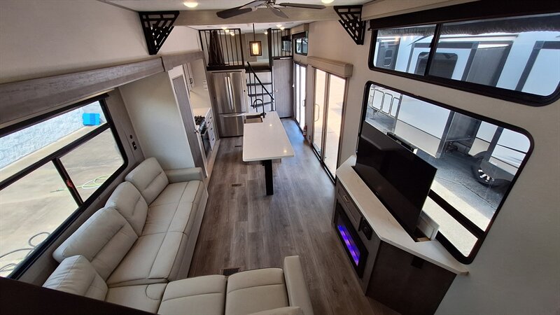 2025 Coachmen Catalina 42CONDO - Photo 13 - Oxnard, CA 93030