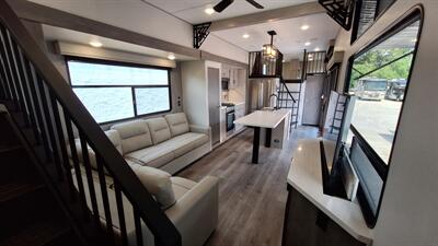 2025 Coachmen Catalina 42CONDO - Photo 8 - Oxnard, CA 93030