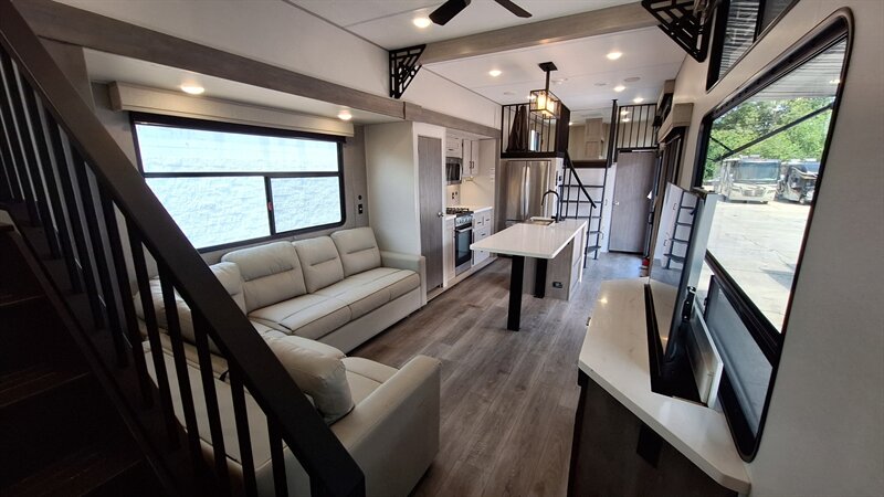 2025 Coachmen Catalina 42CONDO - Photo 8 - Oxnard, CA 93030