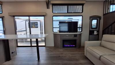 2025 Coachmen Catalina 42CONDO - Photo 11 - Oxnard, CA 93030