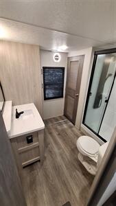 2025 Coachmen Catalina 42CONDO - Photo 17 - Oxnard, CA 93030