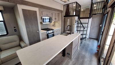 2025 Coachmen Catalina 42CONDO - Photo 12 - Oxnard, CA 93030