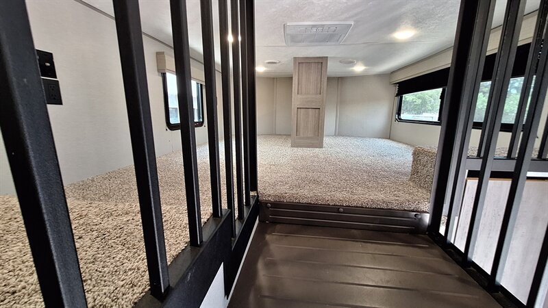 2025 Coachmen Catalina 42CONDO - Photo 15 - Oxnard, CA 93030