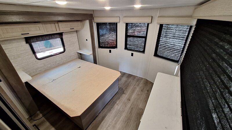 2025 Coachmen Catalina 42CONDO - Photo 20 - Oxnard, CA 93030