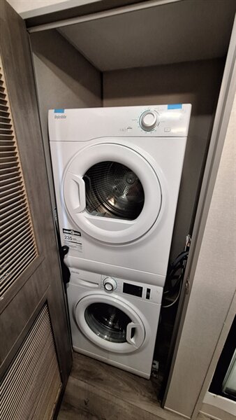 2025 Coachmen Catalina 42CONDO - Photo 19 - Oxnard, CA 93030