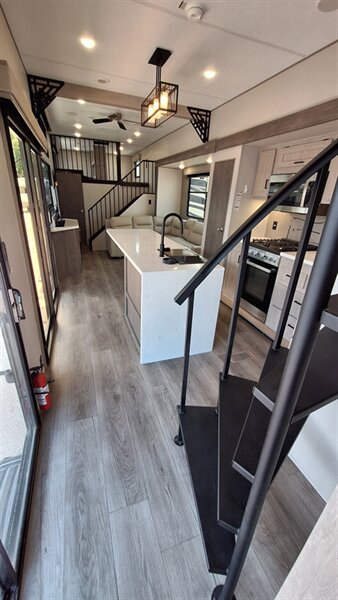 2025 Coachmen Catalina 42CONDO - Photo 5 - Oxnard, CA 93030