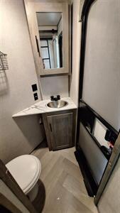 2021 Forest River SALEM HEMISPHERE 353BED   - Photo 19 - Liberty, TX 77575