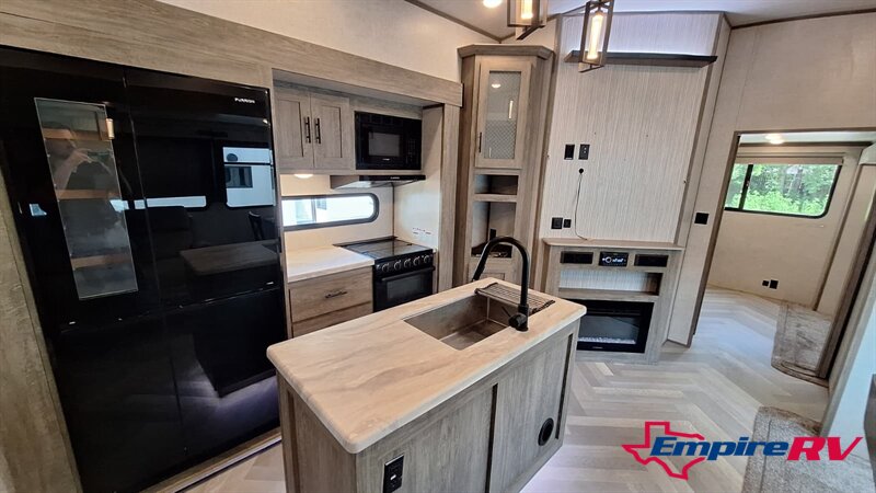 2021 Forest River SALEM HEMISPHERE 353BED   - Photo 10 - Liberty, TX 77575