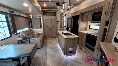 2021 Forest River SALEM HEMISPHERE 353BED   - Photo 11 - Liberty, TX 77575