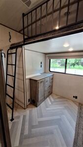 2021 Forest River SALEM HEMISPHERE 353BED   - Photo 14 - Liberty, TX 77575