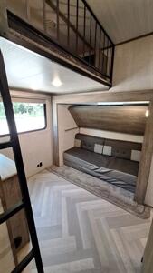 2021 Forest River SALEM HEMISPHERE 353BED   - Photo 15 - Liberty, TX 77575