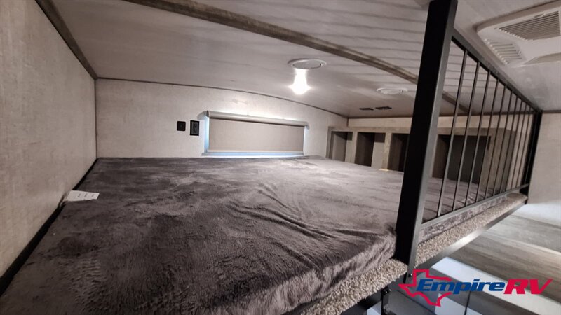 2021 Forest River SALEM HEMISPHERE 353BED   - Photo 16 - Liberty, TX 77575