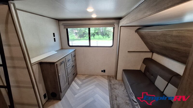 2021 Forest River SALEM HEMISPHERE 353BED   - Photo 13 - Liberty, TX 77575