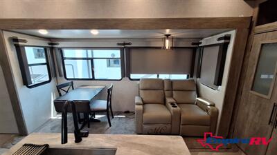 2021 Forest River SALEM HEMISPHERE 353BED   - Photo 9 - Liberty, TX 77575