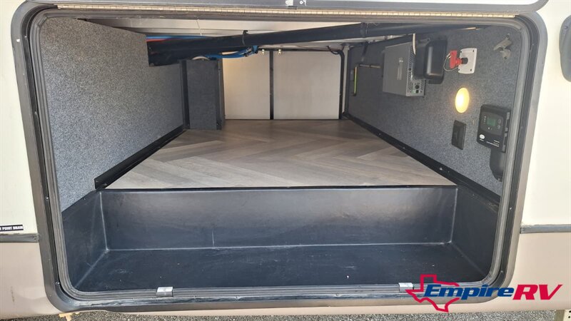 2021 Forest River SALEM HEMISPHERE 353BED   - Photo 7 - Liberty, TX 77575